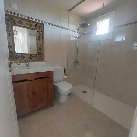 Apartamento Con Terraza Privada, Garaje Y Wifi. Apartment Teo